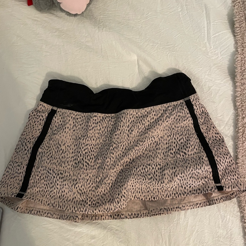 RARE LULU SKIRT size 4